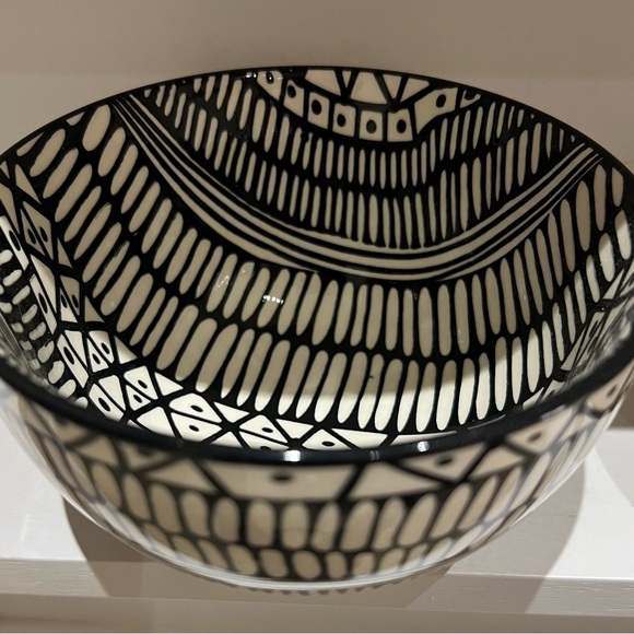 SHORT ST_ORIES Geometric Black and White Ceramic Bowl Set of 3 Price: $25.00 - Picture 5 of 8
